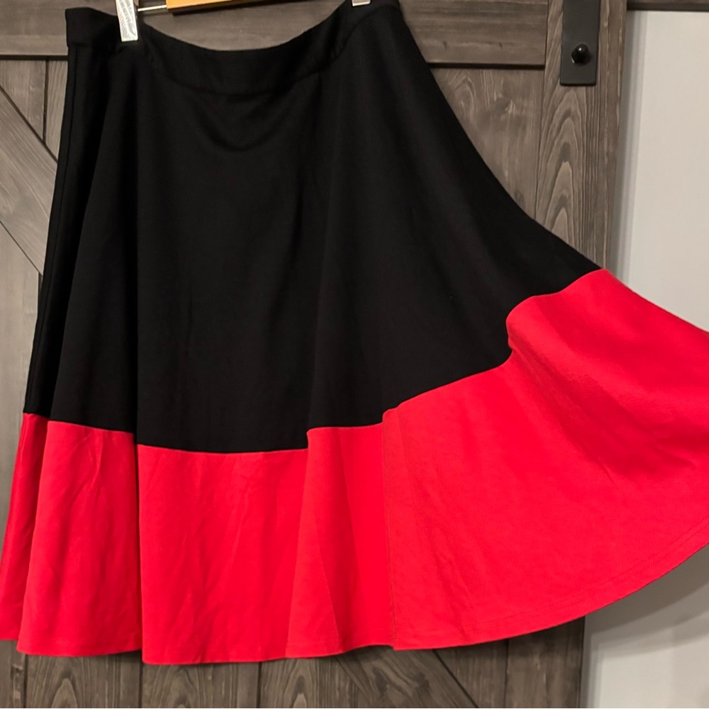 Eloquii eye-catching Black & Red colourblock Midi Skirt, NWT, sz 20.